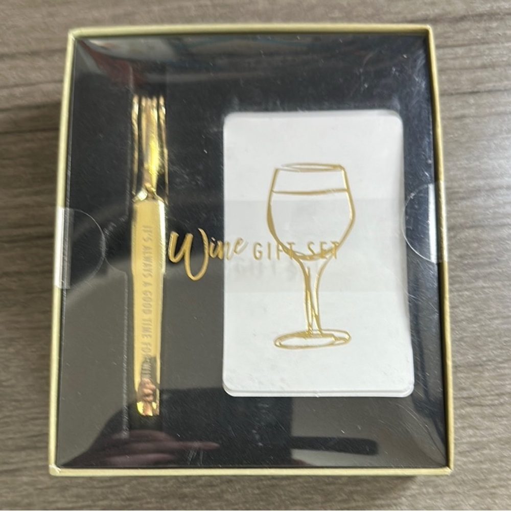 Markings Wine Gift Set